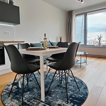 Beautiful 1 - Bedroom In Downtown *