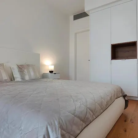 Beautiful 1 - Bedroom In Downtown Apartment Bratislava