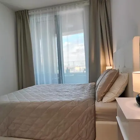 Beautiful 1 - Bedroom In Downtown Bratislava